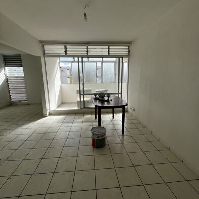 Appartement 6 pièces 700 €