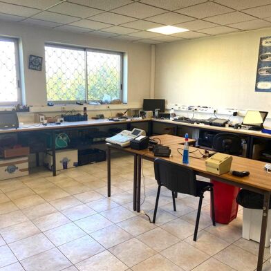 Commerce  229900 €