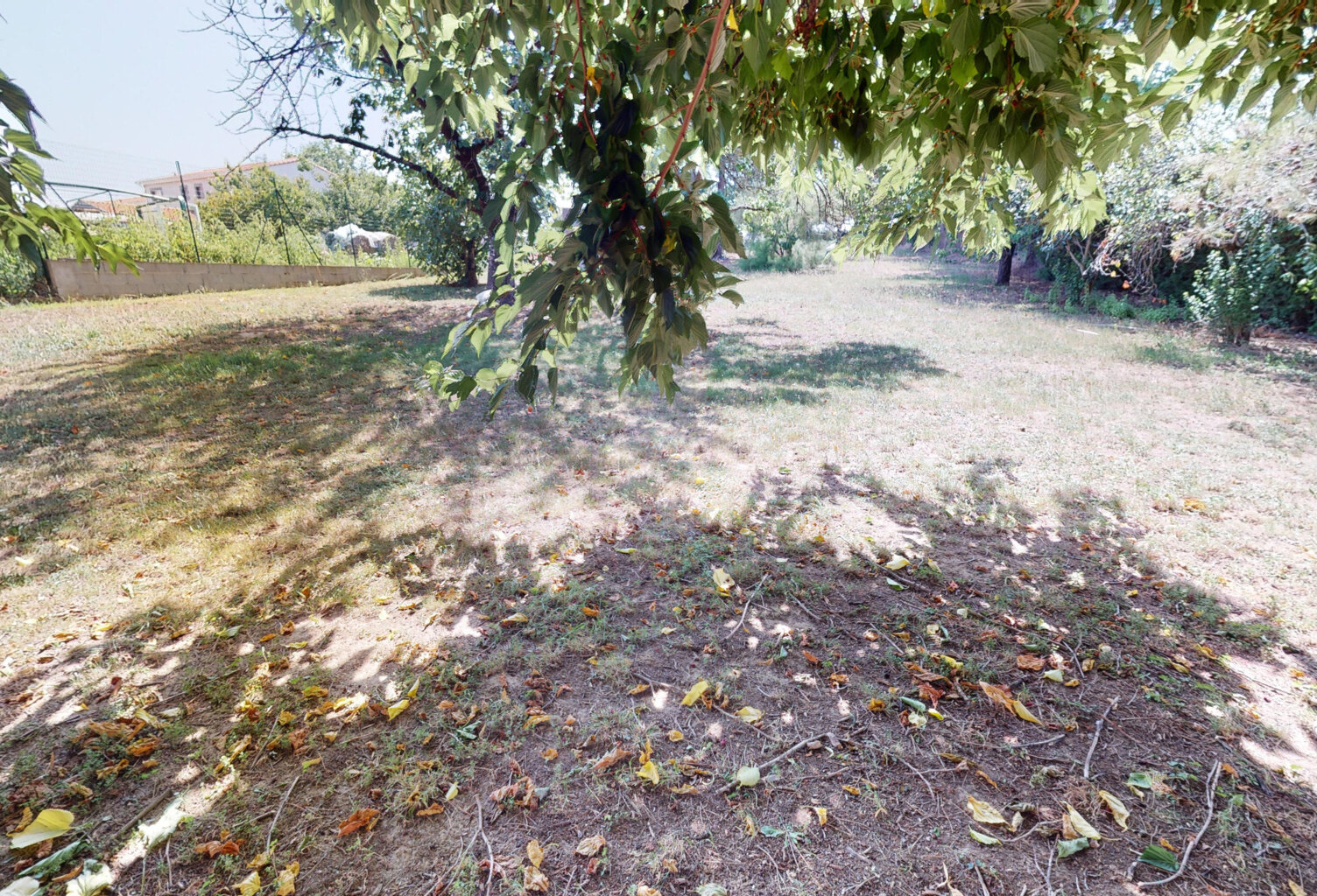 Grenade : terrain de 674m2 — photo 1