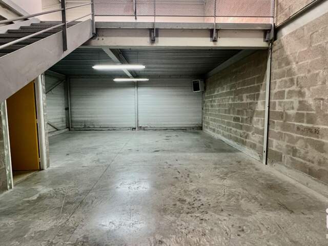 Location Local d'activités 138 m&sup2; — photo du bien