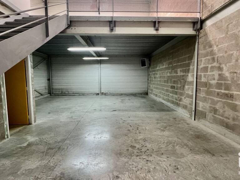 Location Local d'activités 138 m&sup2; — photo 1