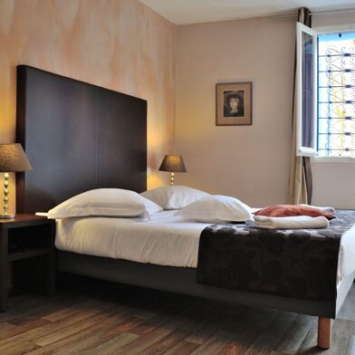 Commerce  700000 €