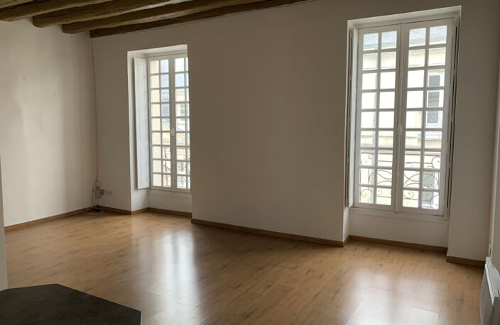 NANTES HYPERCENTRE _ Secteur sauvegardé _ T2 Duplex avec loc — photo 4