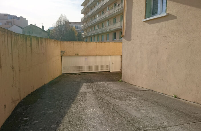 PARKING EN SOUS-SOL - QUARTIER HÔPITAL - CAHORS — photo 2