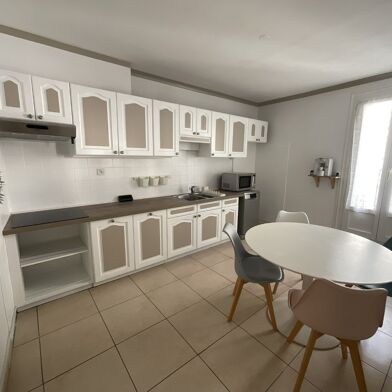 Appartement 4 pièces 990 €