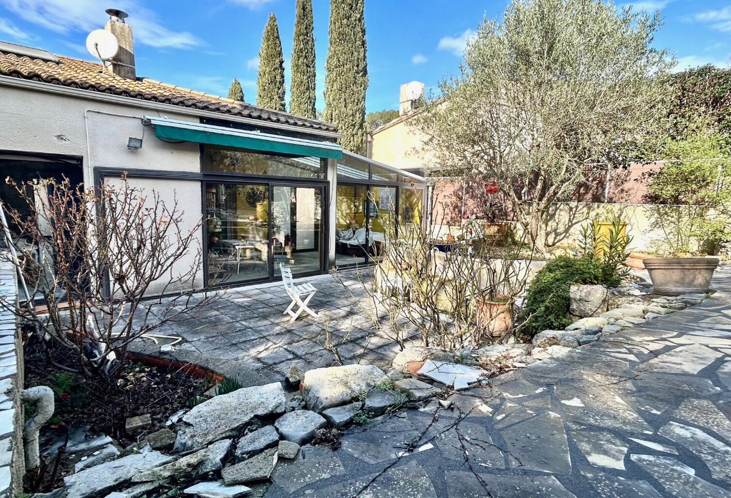 Villa — photo 1