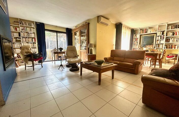 Villa — photo 2