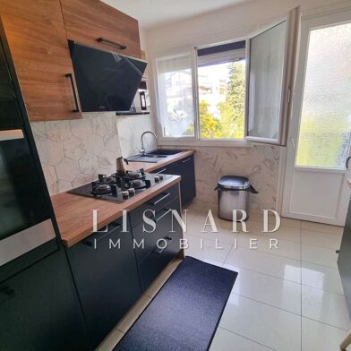 Appartement 3 pièces 243800 €