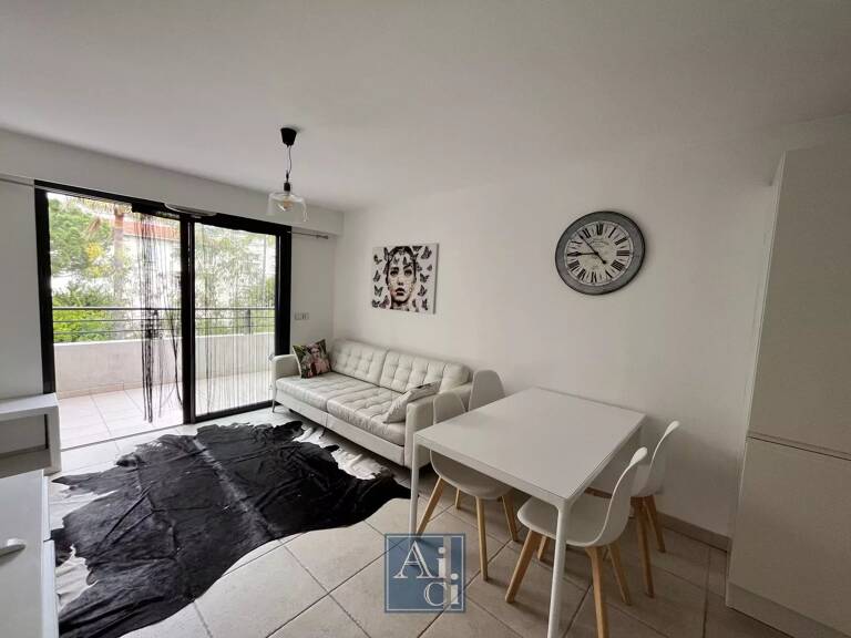 Dispo 1er Aout ! Cannes avenue du Parc de Madrid. Beau 2P meublé — photo 1