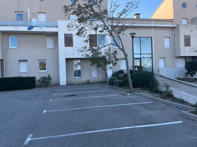Fos Sur Mer -T2 RDC + REZ DE JARDIN +PLACE DE PARKING PRIVATIVE -revenus immédiat — photo du bien