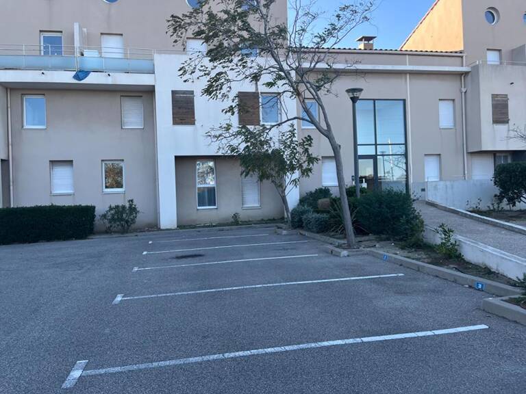 Fos Sur Mer -T2 RDC + REZ DE JARDIN +PLACE DE PARKING PRIVATIVE -revenus immédiat — photo 1