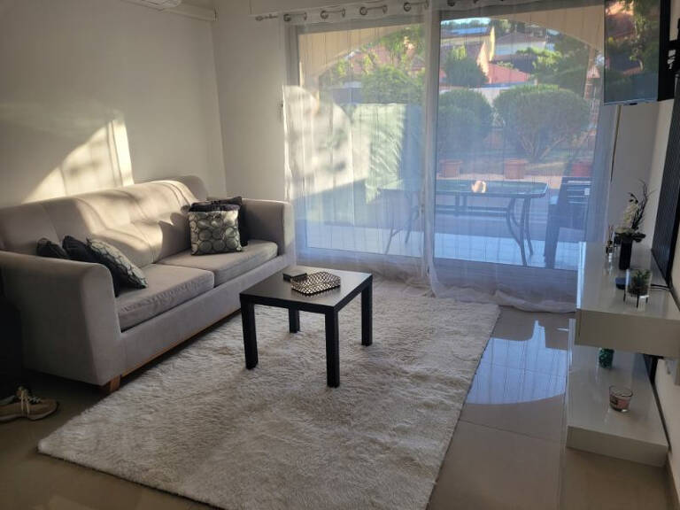 A vendre studio de 23 m2 cuisine équipée, situé Avenue des R — photo 1