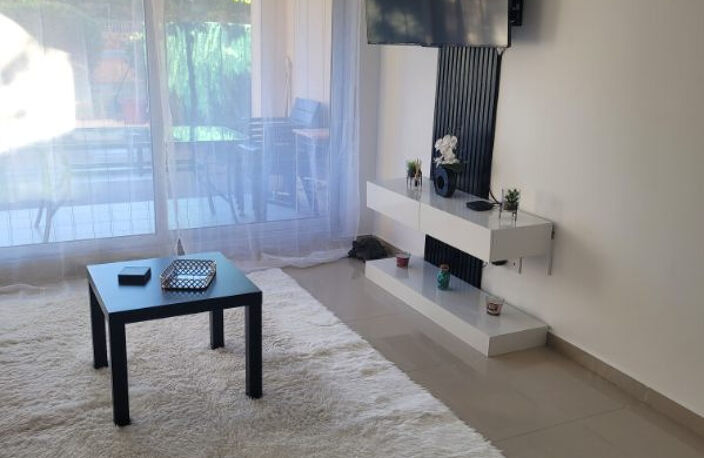 A vendre studio de 23 m2 cuisine équipée, situé Avenue des R — photo 3