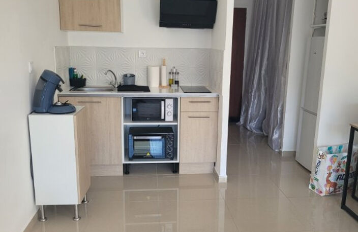 A vendre studio de 23 m2 cuisine équipée, situé Avenue des R — photo 4