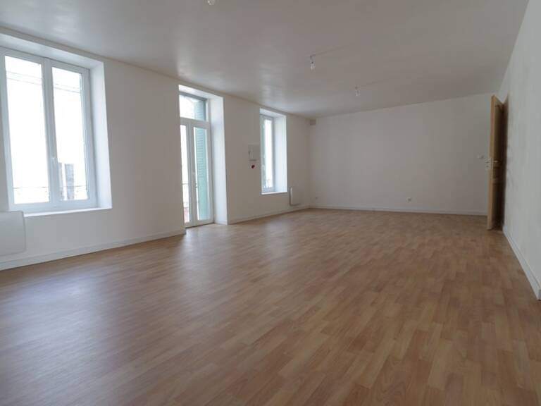 A VOIR ! Maison à vendre 7 pièces MAURIAC (15) — photo 1