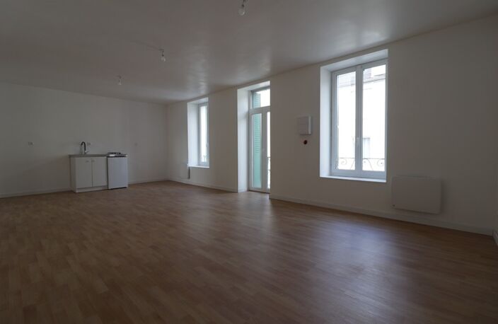 A VOIR ! Maison à vendre 7 pièces MAURIAC (15) — photo 4