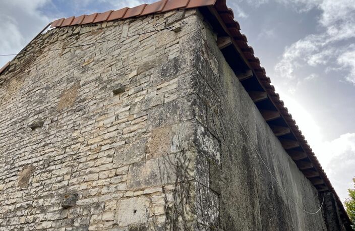 Ensemble immobilier à fort potentiel - Projet rénovation / investissement - JAULDES (16) — photo 4