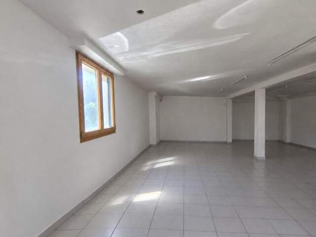 Local lumineux 130 m2 — photo du bien