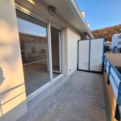 Appartement 3 pièces 810 €