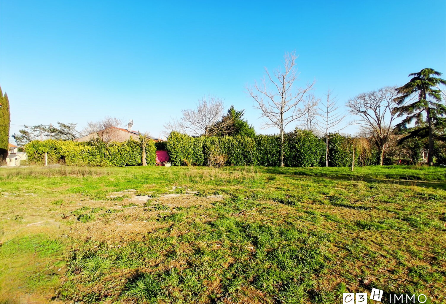 Terrain constructible plat de 970 m², bien exposé — photo 1