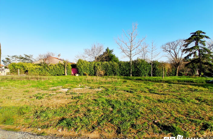 Terrain constructible plat de 970 m², bien exposé — photo 3