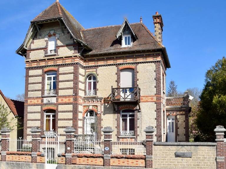 Dpt Aube (10), à vendre ESTISSAC maison P11 — photo 1