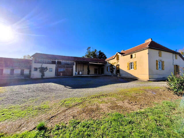Ancienne ferme de 1796 sur 3,7 Hectares, dépendances, vue sur les Pyrénées — photo du bien