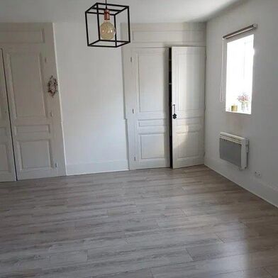 Appartement 2 pièces 883 €