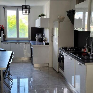 Appartement 5 pièces 490 €