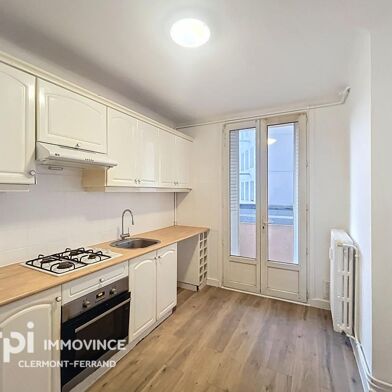 Appartement 4 pièces 870 €