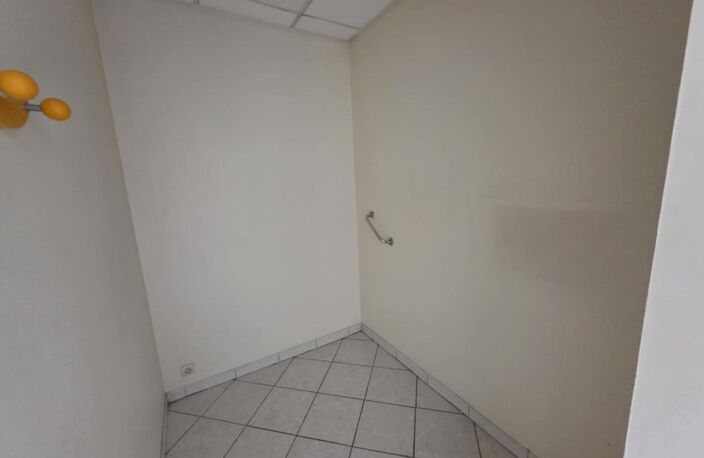 Bien Commercial À Vendre Montfavet — photo 3
