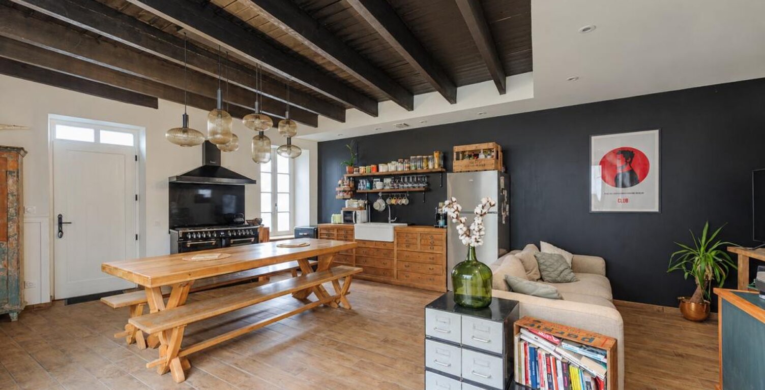 Maison de charme au cœur du bourg d’Angoulins 3 chambres et 1 bureau – Rénovation alliant authenticité et modernité — photo 1