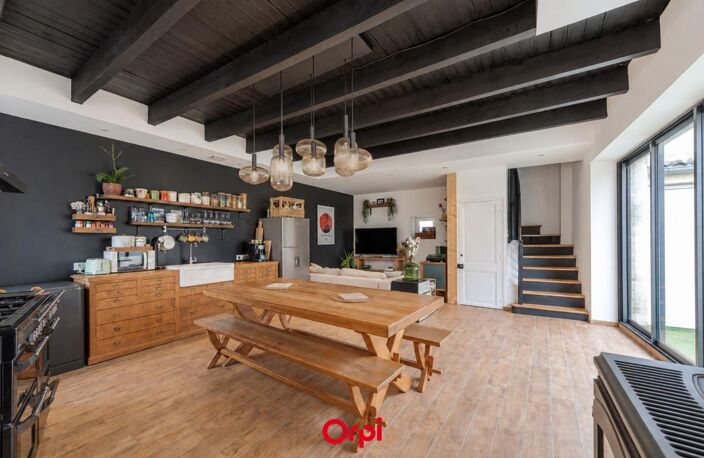 Maison de charme au cœur du bourg d’Angoulins 3 chambres et 1 bureau – Rénovation alliant authenticité et modernité — photo 3