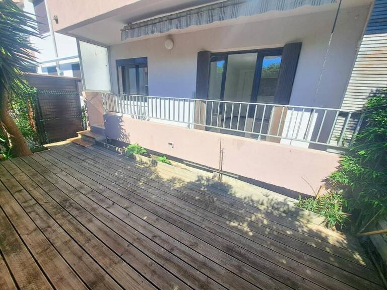 Appartement À Vendre Les Lones, trois chambres SIX FOURS LES PLAGES Rez de chaussée, garage. front de mer — photo 1