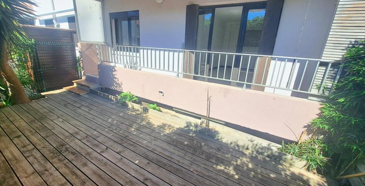 Appartement À Vendre Les Lones, trois chambres SIX FOURS LES PLAGES Rez de chaussée, garage. front de mer — photo 1