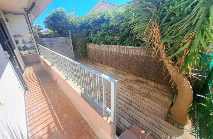 Appartement À Vendre Les Lones, trois chambres SIX FOURS LES PLAGES Rez de chaussée, garage. front de mer — photo 2