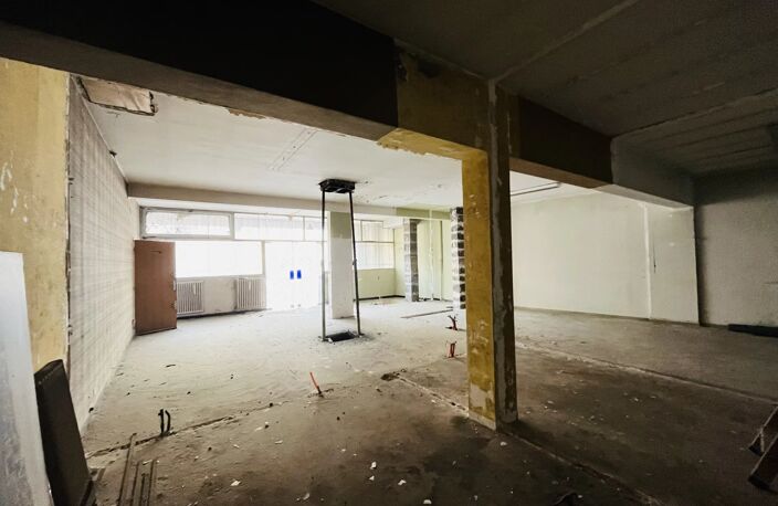 Villefranche centre, local commercial de 100 m2 avec cave et parking — photo 2