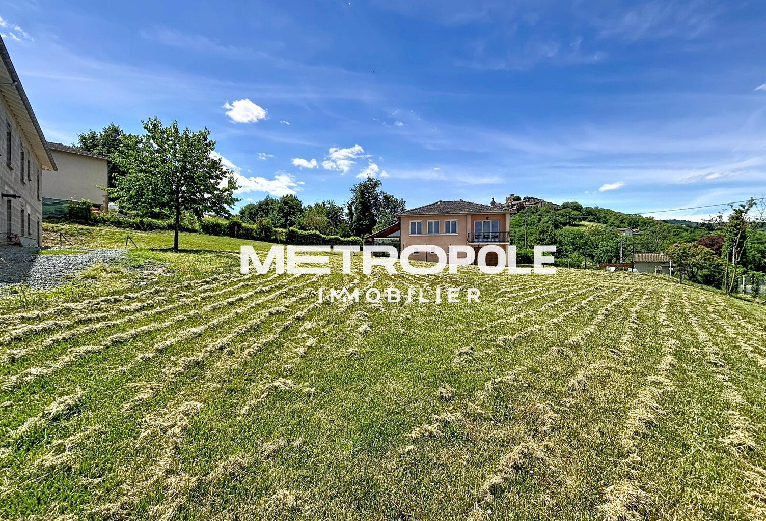 TERRAIN CONSTRUCTIBLE 739 m2 — photo 1
