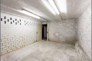 Garage  76000 €