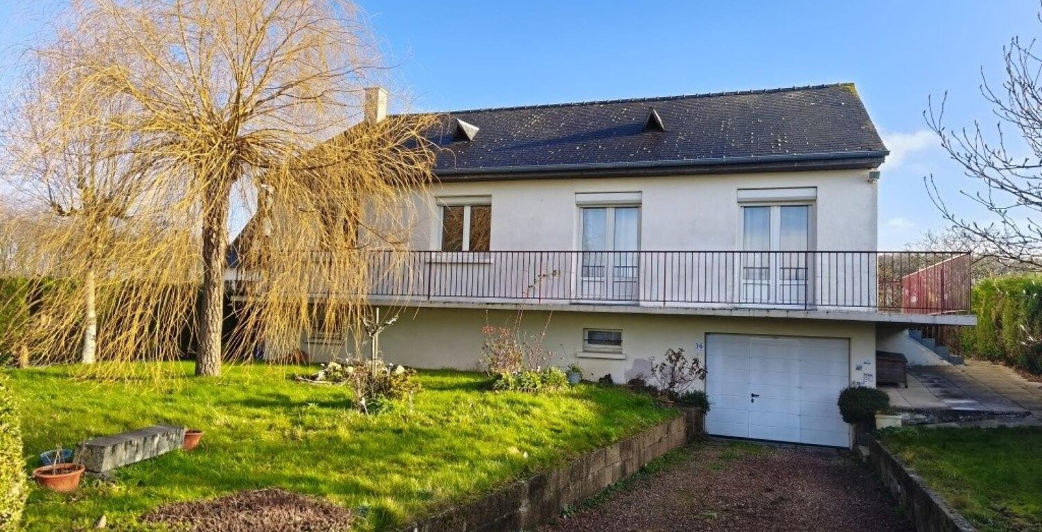 Maison située dans le bourg de Pleugueneuc — photo 1