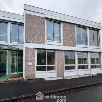 Bureau 4 pièces 74400 €