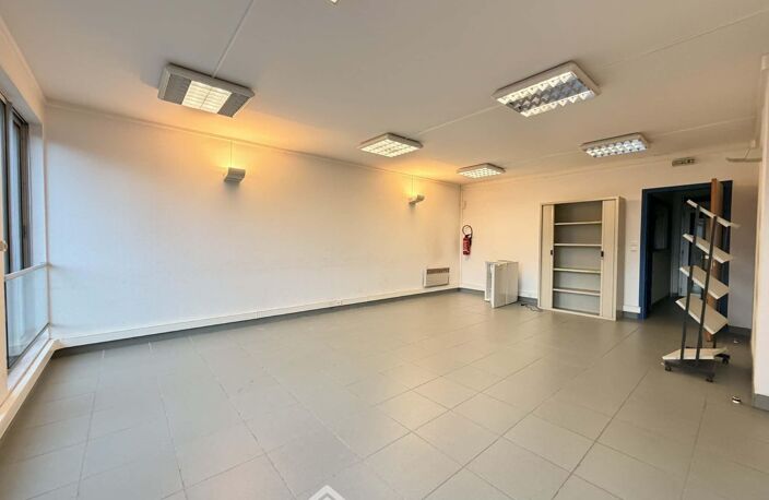 Bureaux - 79m² - Laon — photo 2