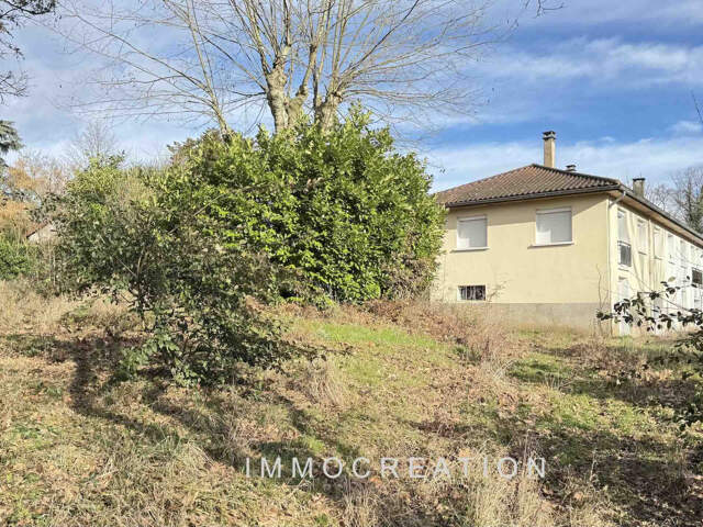 ADRESSE RECHERCHÉE POUR CETTE MAISON SPACIEUSE DANS GRAND PA — photo du bien