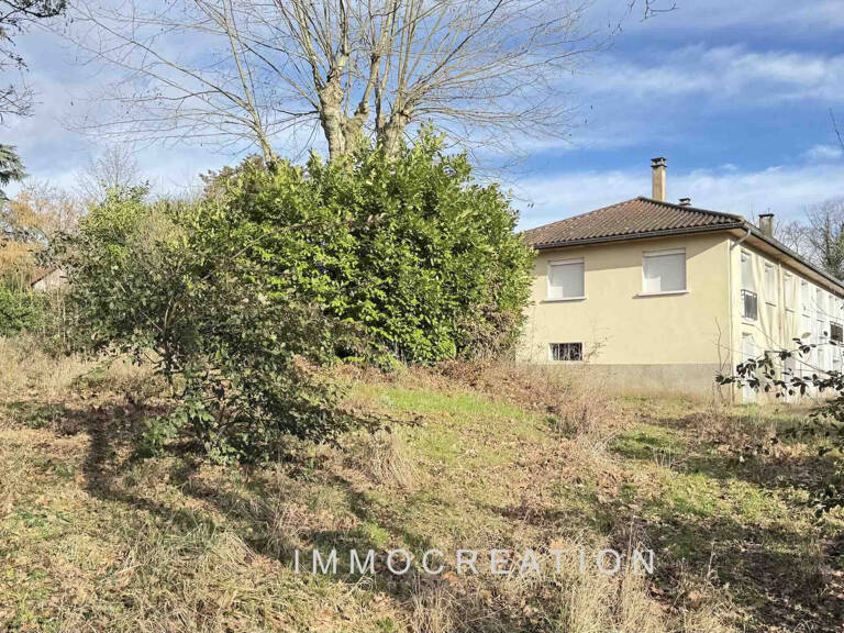 ADRESSE RECHERCHÉE POUR CETTE MAISON SPACIEUSE DANS GRAND PA — photo 1