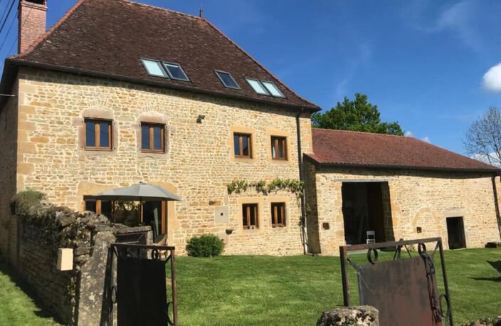 Vente maison 7 pièces 250 m² La Clayette (71800) — photo 2
