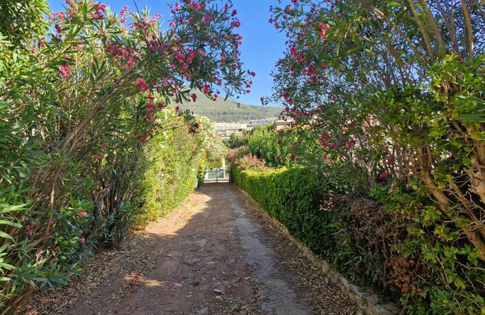 Vente maison 8 pièces 200 m² Toulon (83100) — photo 3