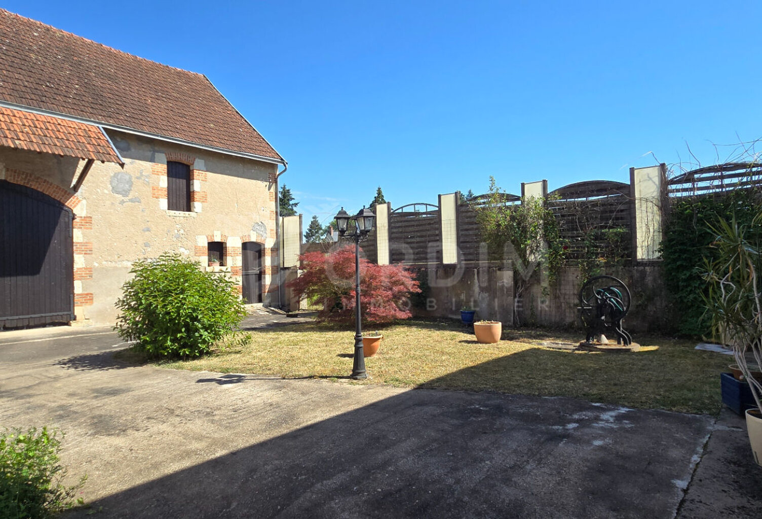 Maison de caractère 5 chambres avec dépendances et grand terrain — photo 1