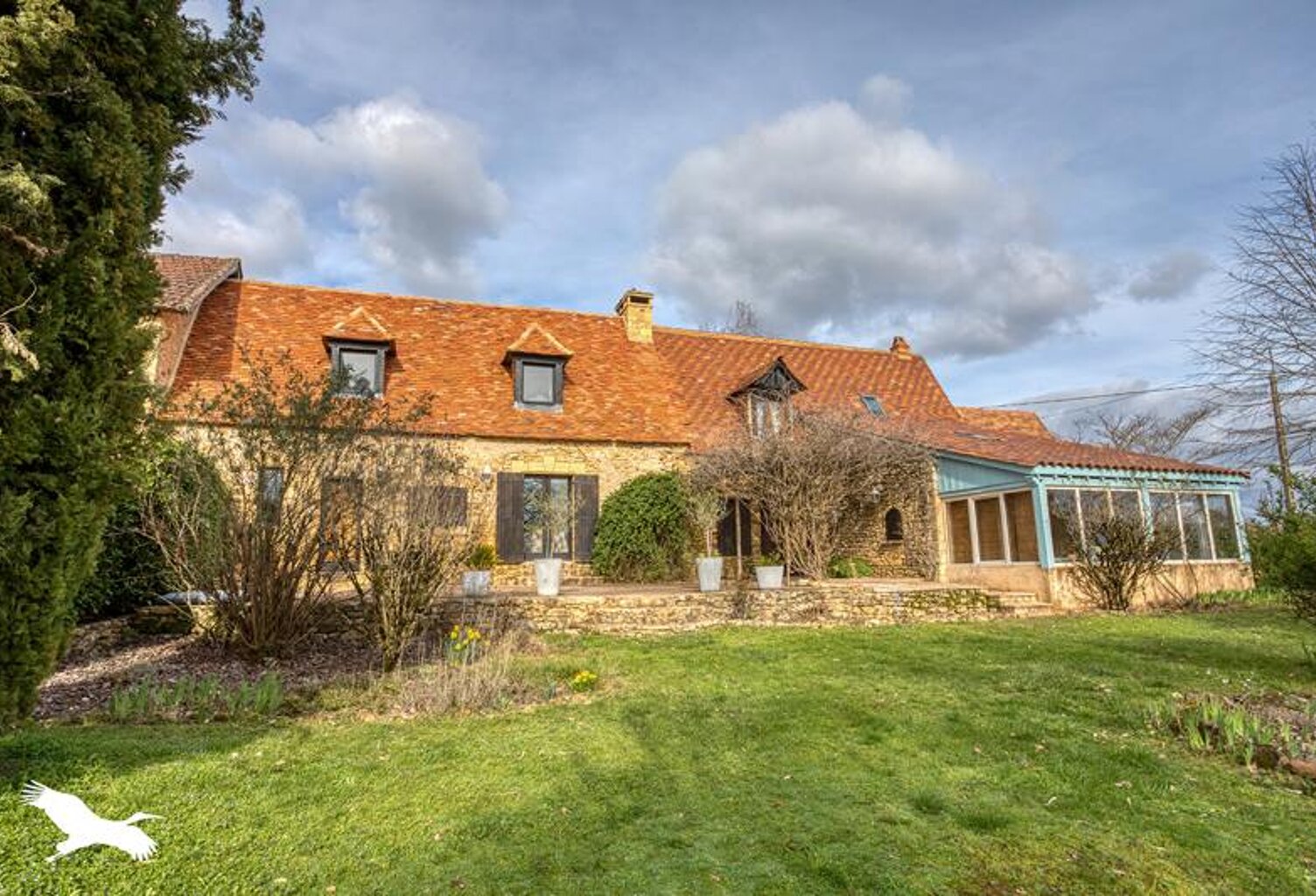 Maison en pierre de 8 pièces principales — photo 1