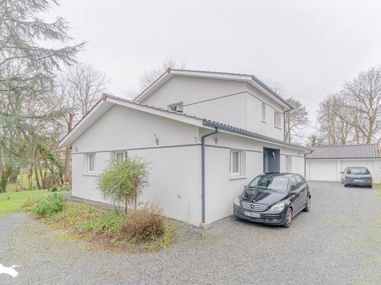 Contemporaine de 7 pièces principales — photo 1