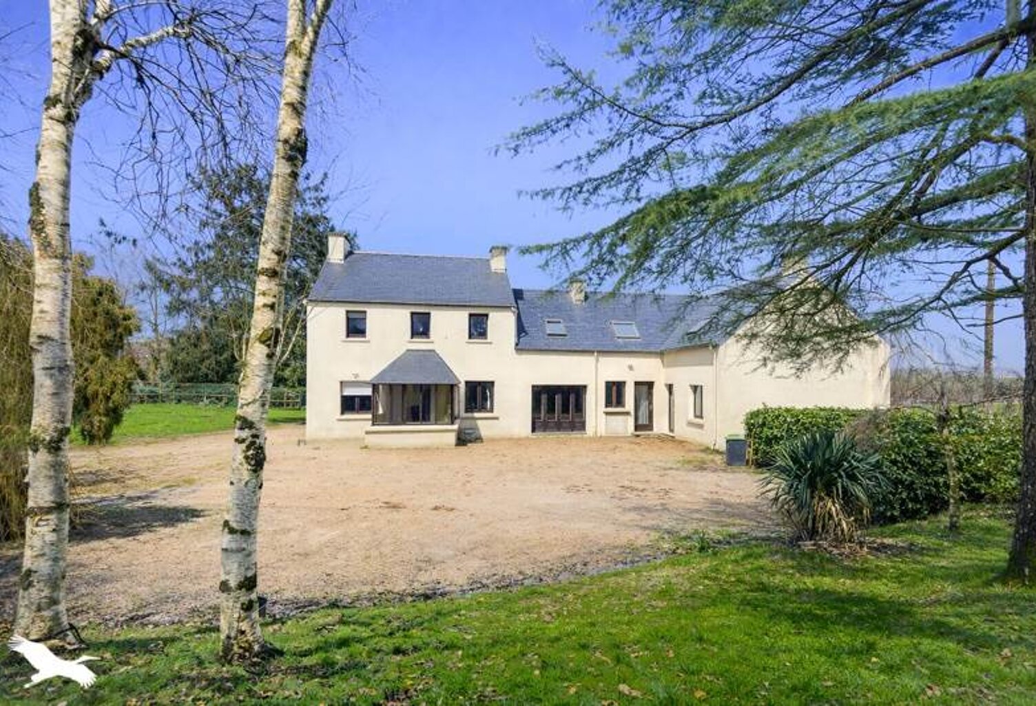 Maison en pierre de 7 pièces principales — photo 1